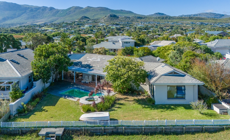 4 Bedroom Property for Sale in Lake Michelle Western Cape
